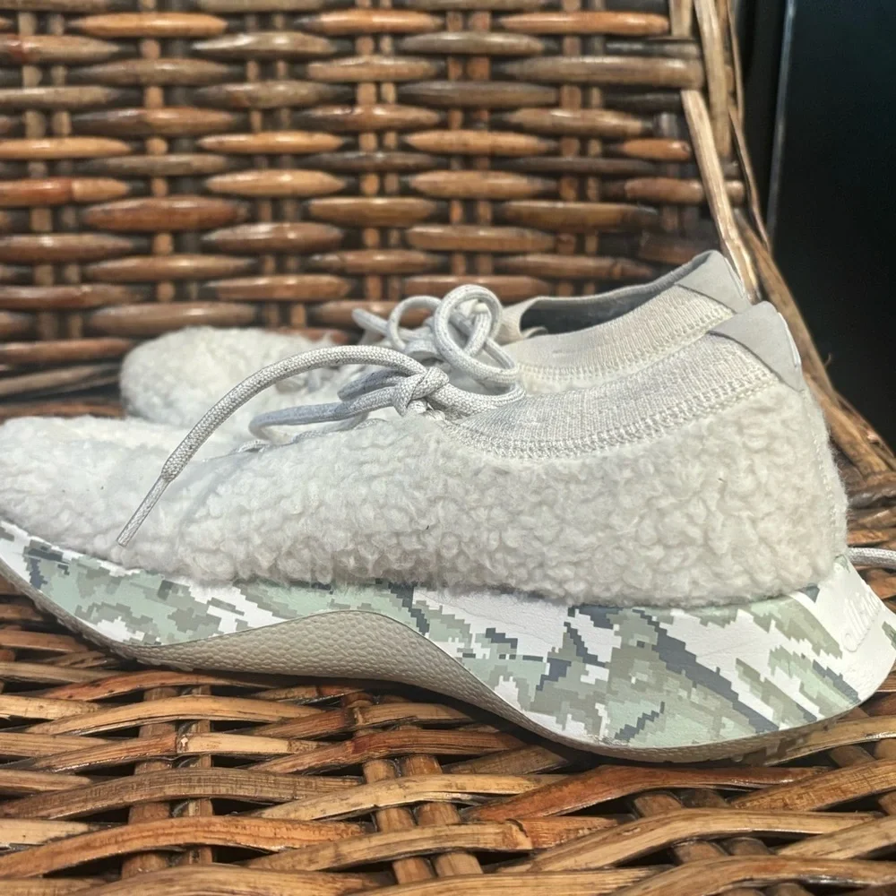 AllBirds Wool Dashers Fluffs Women's White Shoes - Women's Size 9
